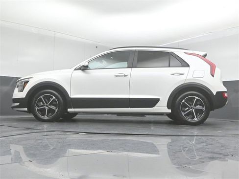 Used 2024 Kia Niro EX image 44