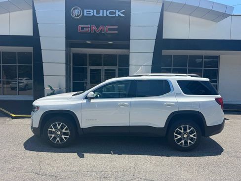 Certified 2023 GMC Acadia SLT w/ Technology Package FWD image 3