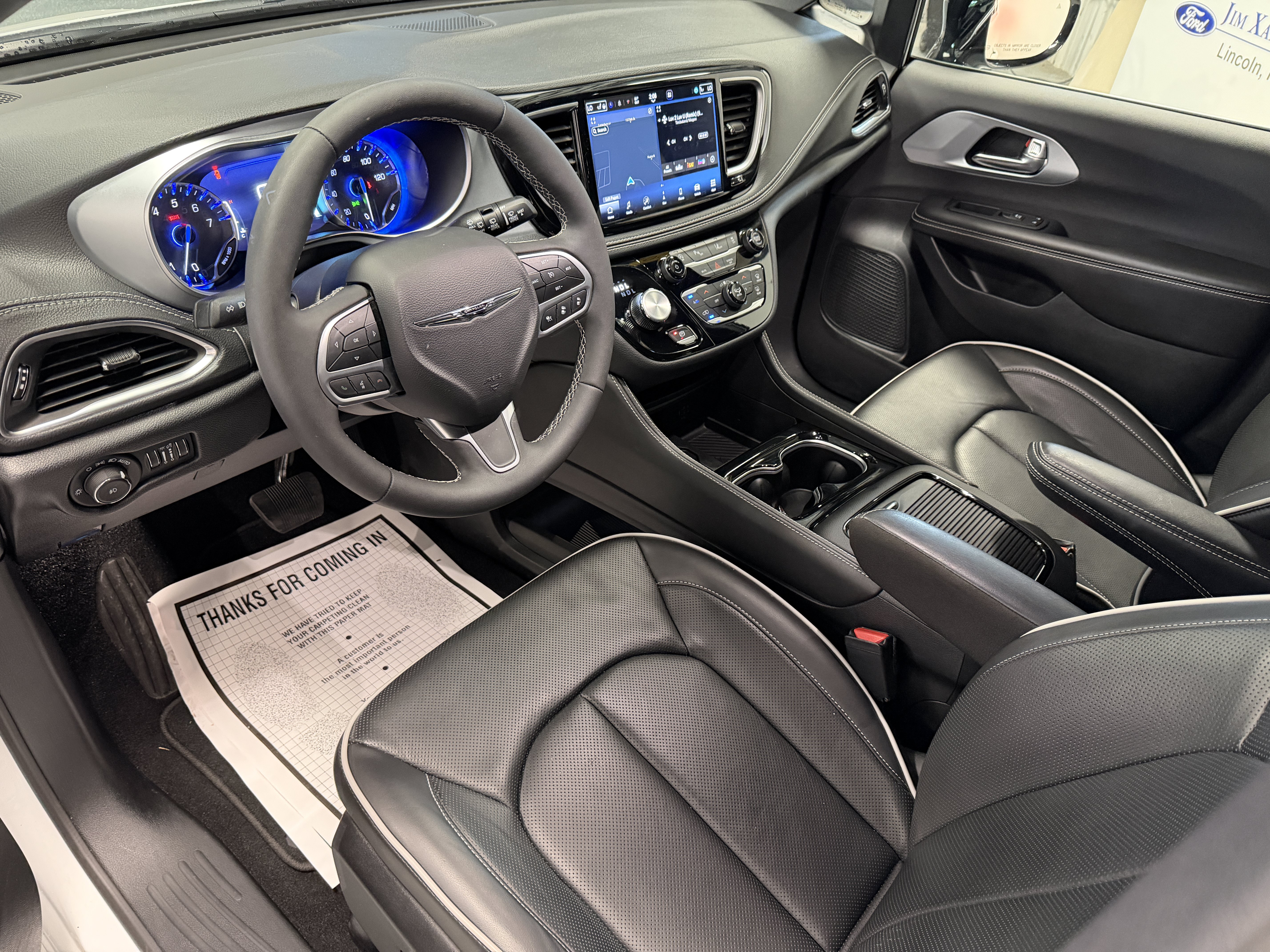 Used 2026 Chrysler Pacifica Limited AWD/4WD image 4