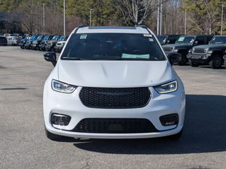 New 2026 Chrysler Pacifica Limited video 2