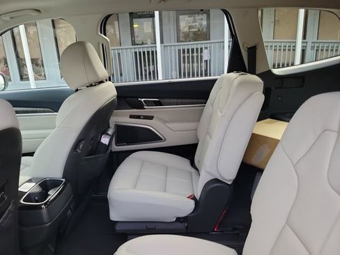 Used 2025 Kia Telluride EX image 29