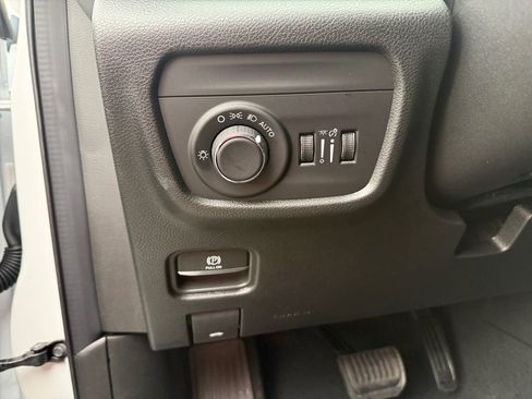 New 2025 Jeep Grand Cherokee Laredo image 17