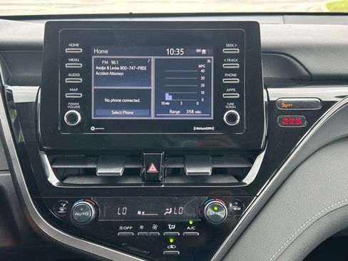 Used 2023 Toyota Camry SE image 19