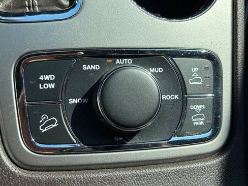 Used 2018 Jeep Grand Cherokee Overland image 16