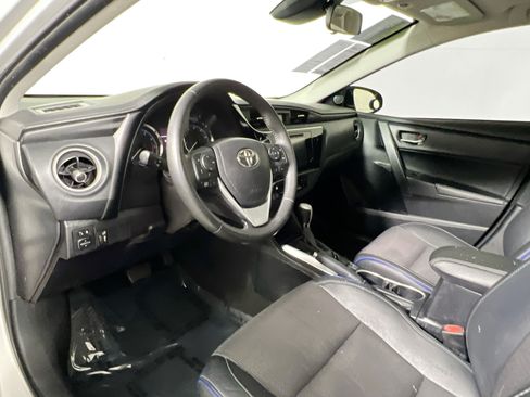 Used 2017 Toyota Corolla SE w/ SE Premium Package FWD image 30