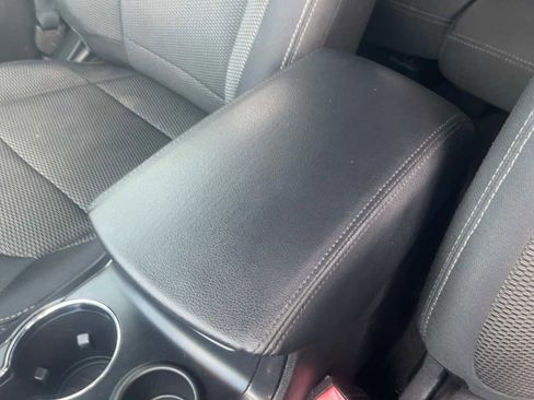 Used 2019 Ford Explorer XLT w/ Equipment Group 201A FWD image 22