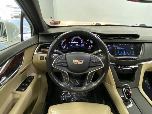 Used 2018 Cadillac XT5 Luxury w/ Driver Awareness Package AWD/4WD image 36