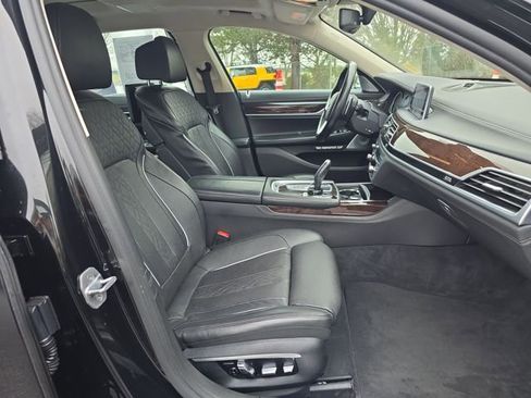 Used 2016 BMW 750i xDrive image 11