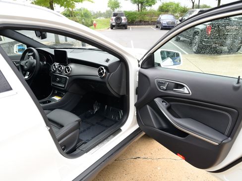 Used 2019 Mercedes-Benz GLA 250 4MATIC image 50