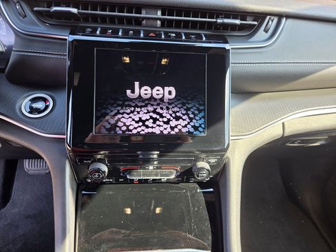 Used 2024 Jeep Grand Cherokee L Laredo RWD image 7