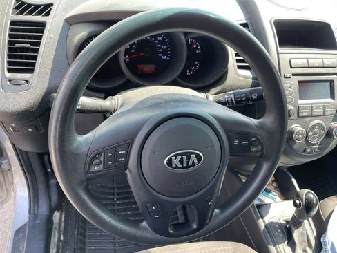 Used 2013 Kia Soul FWD image 7