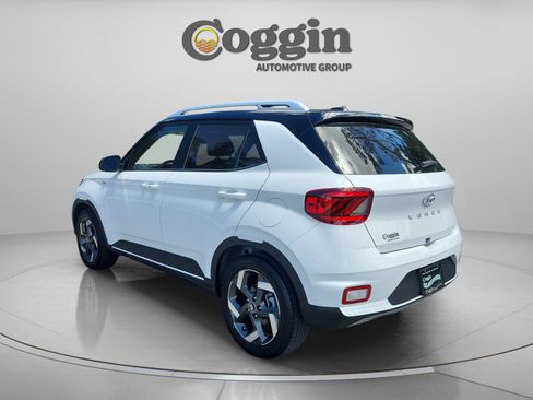 Certified 2026 Hyundai Venue SEL FWD image 3