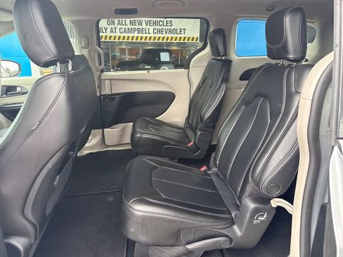 Used 2023 Chrysler Pacifica Touring-L FWD image 27