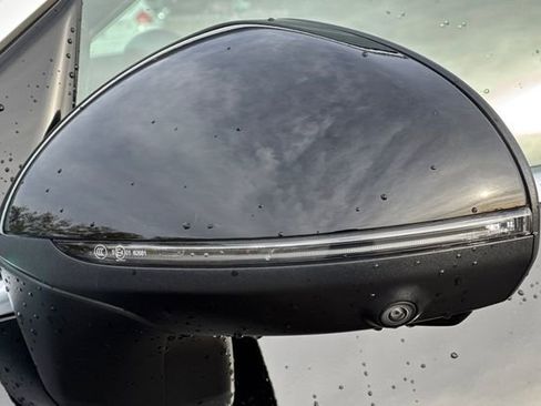 Used 2025 Mercedes-Benz GLC 300 4MATIC image 53