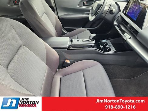 Used 2025 Toyota Prius LE FWD image 15