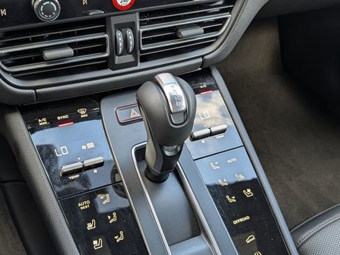 Used 2025 Porsche Macan T image 27