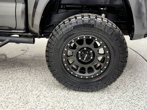 Used 2018 Toyota Tacoma SR5 image 9