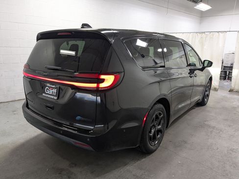 Certified 2023 Chrysler Pacifica Limited FWD image 7
