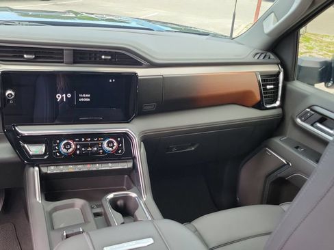 Used 2025 GMC Sierra 3500 Denali w/ Denali Reserve Package AWD/4WD image 18