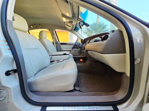 Used 2003 Lincoln Town Car Cartier image 20