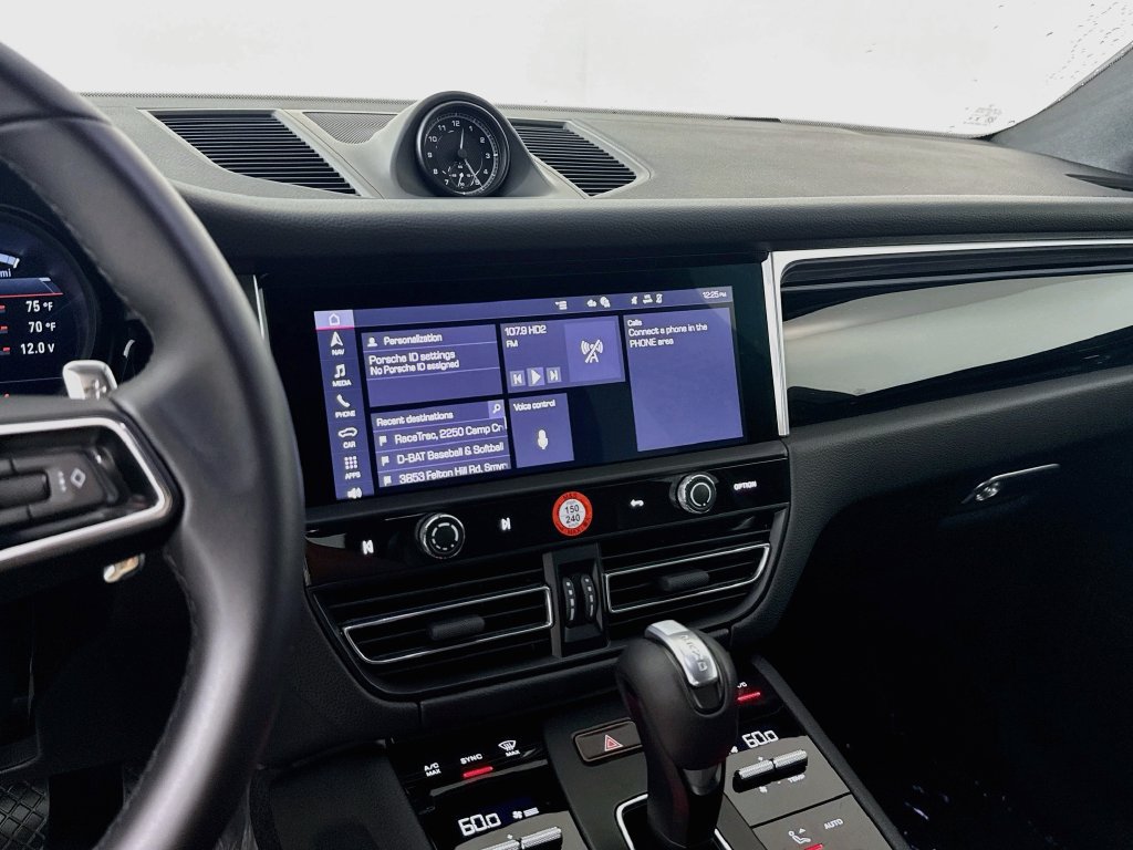 Certified 2026 Porsche Macan AWD/4WD image 15