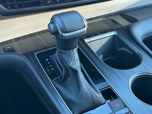 Used 2023 Toyota Sienna Platinum image 29