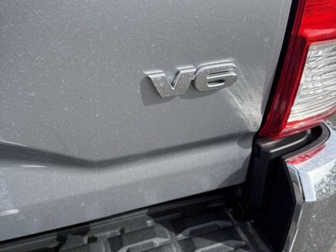 Used 2017 Toyota Tacoma SR5 image 9