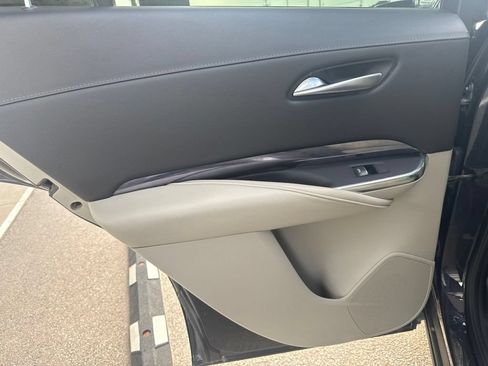 Used 2022 Cadillac XT4 Luxury w/ Cold Weather Package FWD image 16