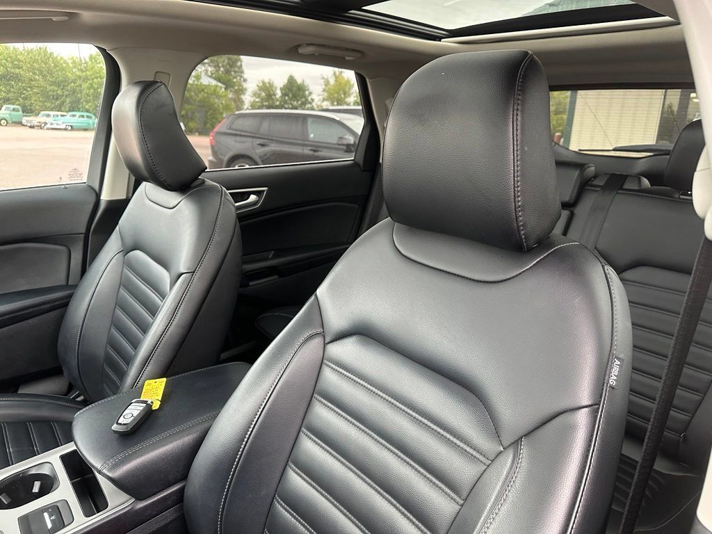 Used 2024 Ford Edge SEL w/ Convenience Package AWD/4WD image 3