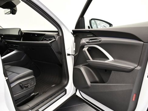 Certified 2025 Audi Q5 Premium Plus w/ Premium Plus image 46