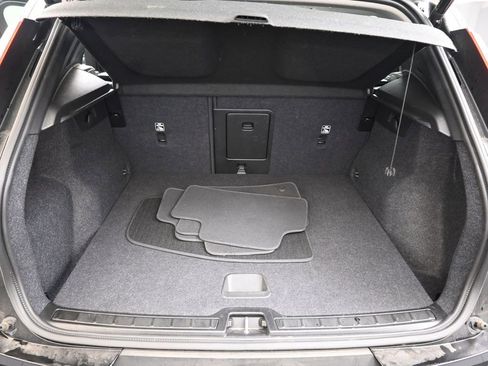 Certified 2025 Volvo XC40 B5 Core image 19