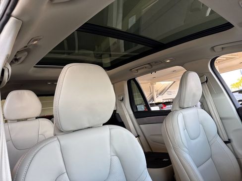 New 2026 Volvo XC90 T8 Ultra w/ Protection Package Premier AWD/4WD image 17