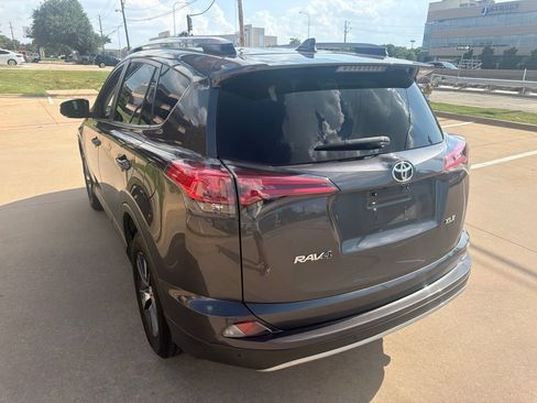 Used 2018 Toyota RAV4 XLE FWD image 11