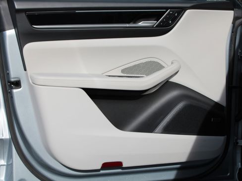 Certified 2024 Porsche Macan 4 Electric image 27