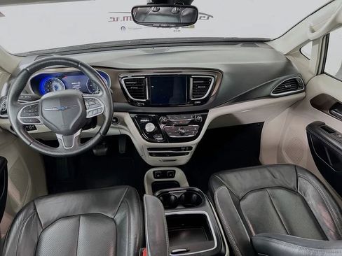 Used 2017 Chrysler Pacifica Touring-L Plus w/ Advanced Safetytec Group FWD image 22