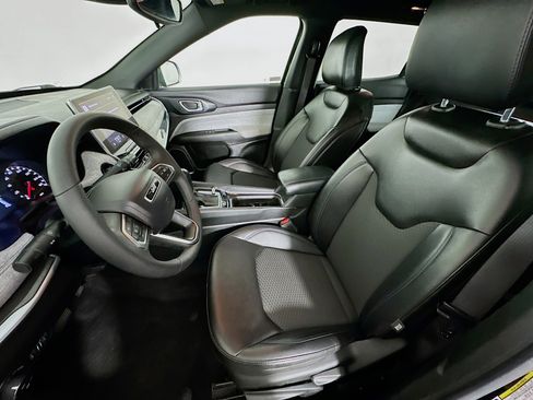 Used 2023 Jeep Compass Latitude image 13