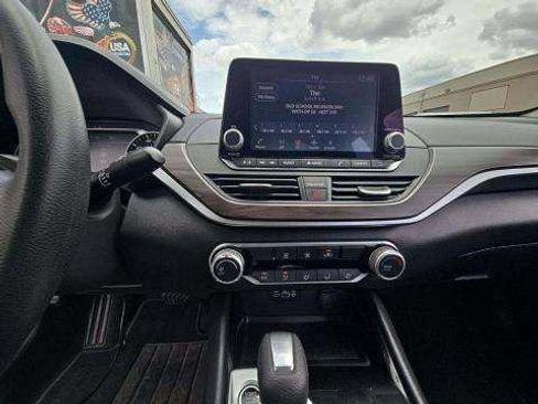 Used 2024 Nissan Altima 2.5 SV FWD image 4