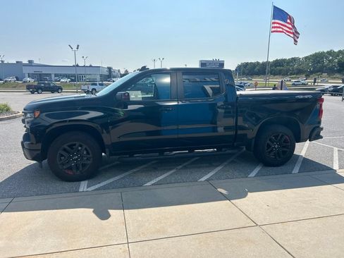 Used 2024 Chevrolet Silverado 1500 RST w/ Redline Edition AWD/4WD image 2