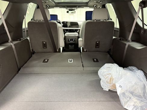 New 2026 Chevrolet Suburban Z71 image 6