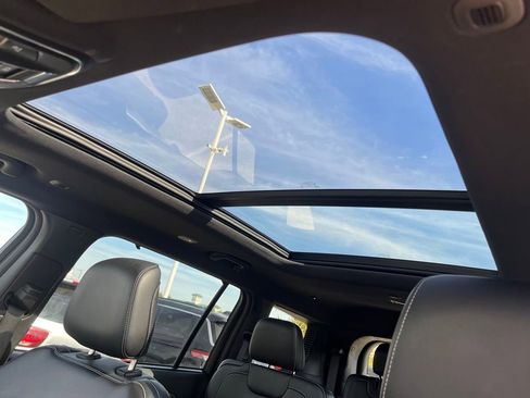 Used 2024 Jeep Grand Cherokee L Limited w/ Luxury Tech Group II image 16