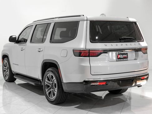 Used 2023 Jeep Wagoneer Series II image 9