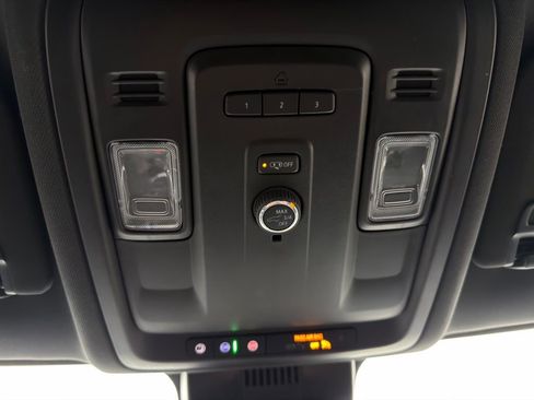 Used 2024 GMC Yukon SLT image 50