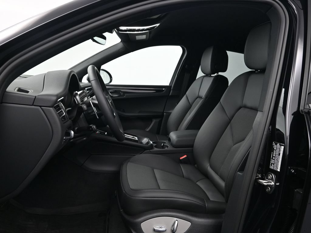 Used 2026 Porsche Macan AWD/4WD image 5