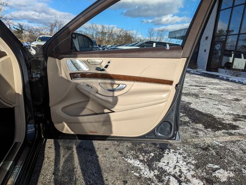Used 2017 Mercedes-Benz S 550 4MATIC Sedan image 30
