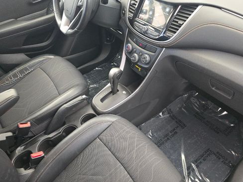 Used 2019 Chevrolet Trax LT w/ LT Convenience Package AWD/4WD image 18