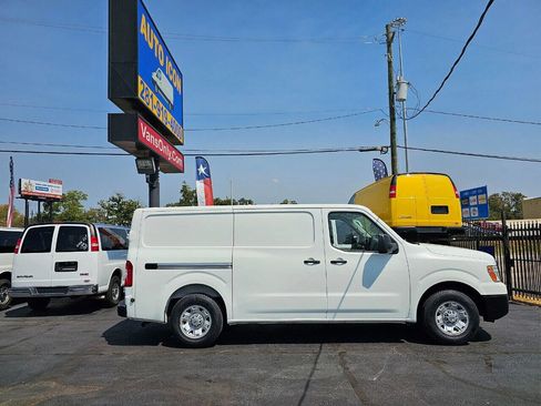 Used 2018 Nissan NV 2500 SV image 3