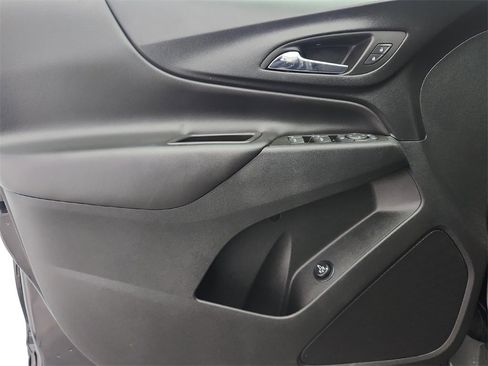 Used 2022 Chevrolet Equinox LT image 18