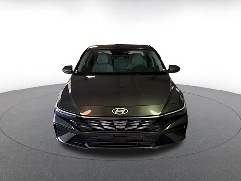 Used 2025 Hyundai Elantra Limited image 3
