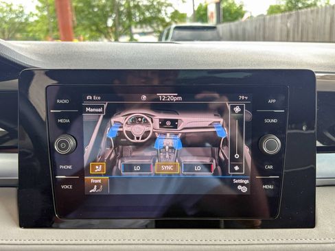 Used 2025 Volkswagen Taos SE w/ Panoramic Sunroof Package AWD/4WD image 19