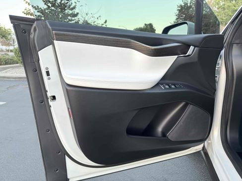 Used 2016 Tesla Model X 90D image 43